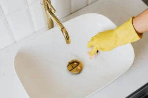 How to Clean Kitchen Cabinets Before Moving in